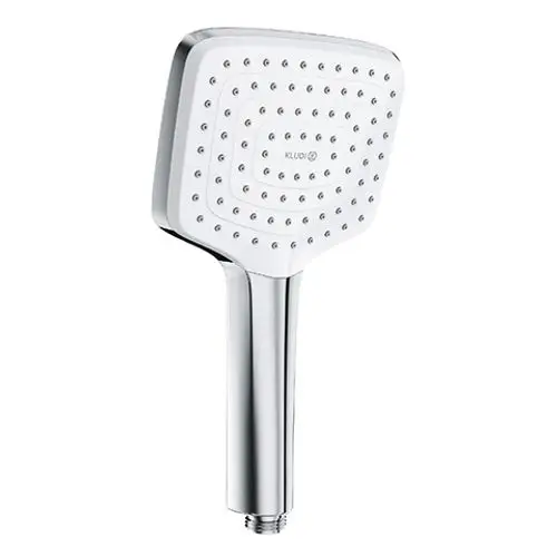 Handbrause in chromfarbenem Finish von Kludi, mit quadratischem Kopf und gleichmäßig angeordneten Duschstrahlen für eine gleichmäßige Wasserverteilung.